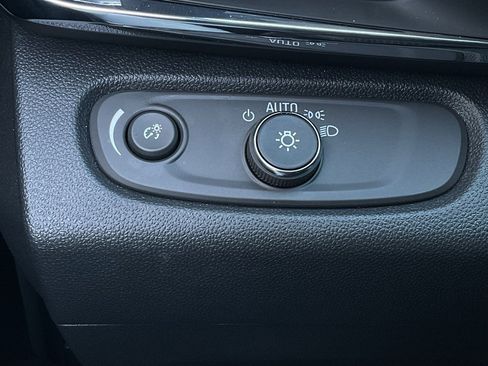 Used 2025 Buick Envista Preferred image 26