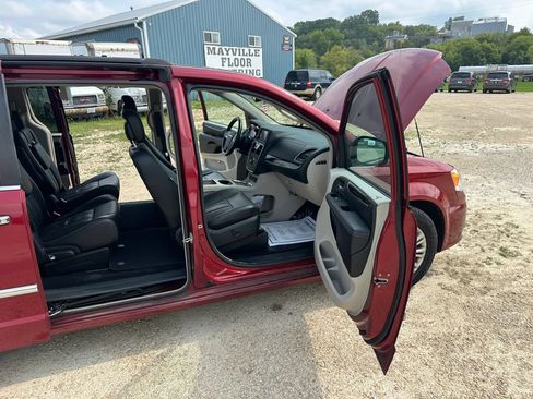 Used 2015 Chrysler Town & Country Touring-L w/ Driver Convenience Group FWD image 15