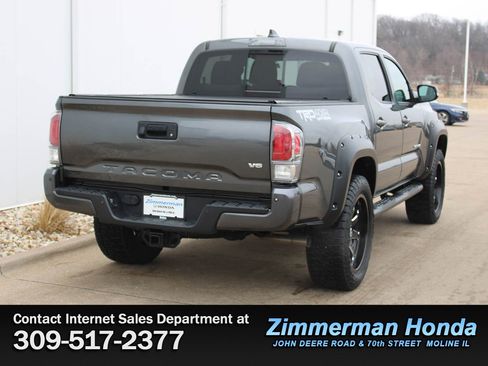 Used 2022 Toyota Tacoma TRD Off-Road image 2