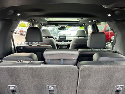 Used 2025 Honda Pilot TrailSport image 34