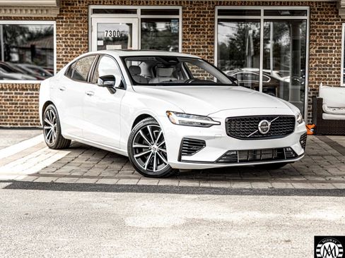 Used 2023 Volvo S60 T8 Plus image 3