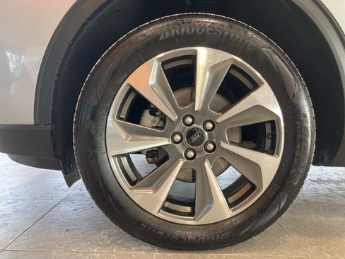 Used 2024 Ford Escape Platinum image 9