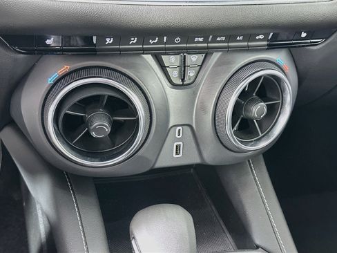 Used 2025 Chevrolet Blazer LT FWD image 23