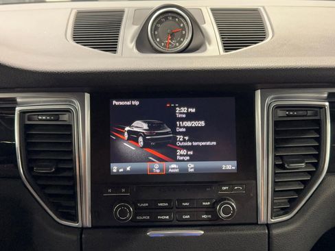 Used 2017 Porsche Macan image 29