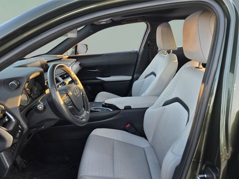 Used 2019 Lexus UX 200 w/ Accessory Package 2 FWD image 10