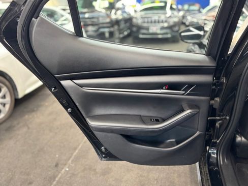 Used 2021 MAZDA MAZDA3 s image 14