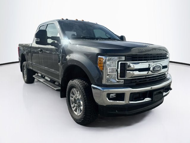 Used 2017 Ford F250 XLT w/ XLT Value Package AWD/4WD image 3
