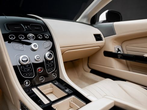 Used 2016 Aston Martin DB9 GT image 44