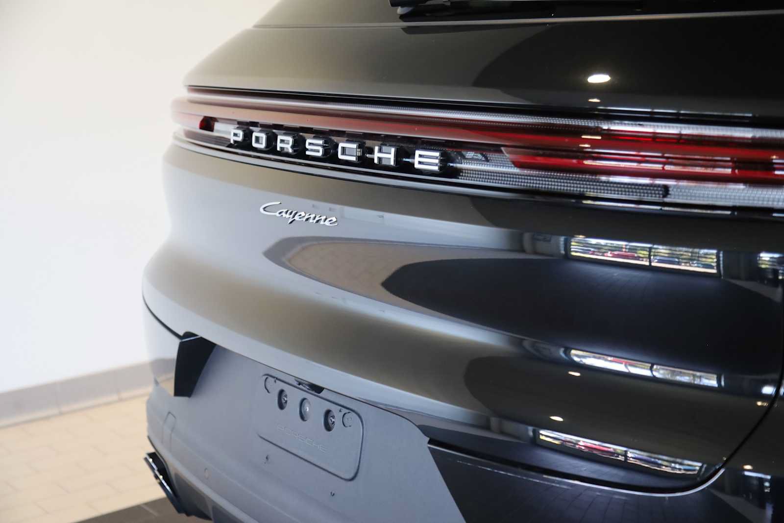 Used 2026 Porsche Cayenne AWD/4WD image 14