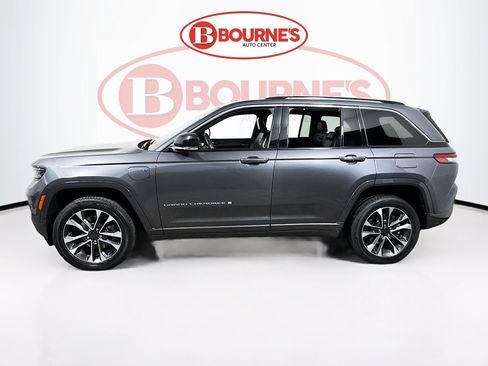 Used 2022 Jeep Grand Cherokee Overland w/ Advanced Protech Group III image 9