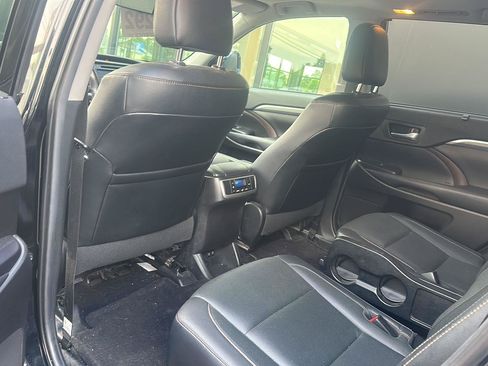 Used 2019 Toyota Highlander Limited AWD/4WD image 8
