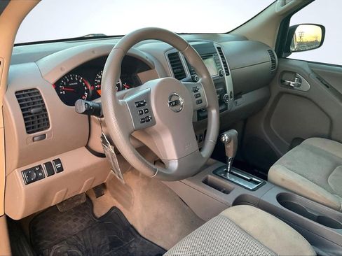 Used 2018 Nissan Frontier SV image 12