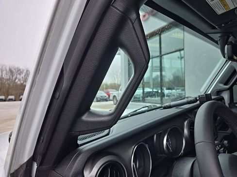 Used 2023 Jeep Wrangler Unlimited image 45