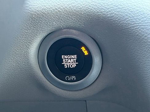 Certified 2023 Chrysler Pacifica Touring-L FWD image 46