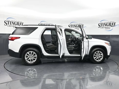Used 2020 Chevrolet Traverse LT FWD image 38