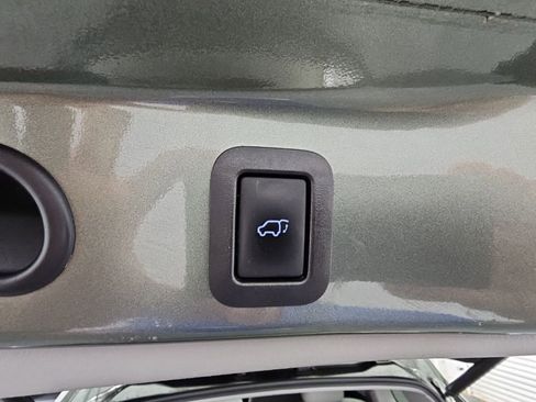 Used 2016 Toyota Highlander Limited FWD image 38