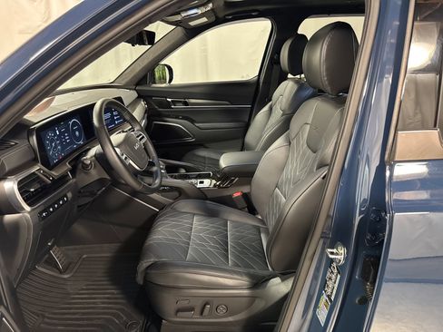 Certified 2025 Kia Telluride SX Prestige X-Line AWD/4WD image 3