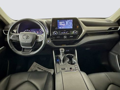 Used 2023 Toyota Highlander XLE FWD image 28