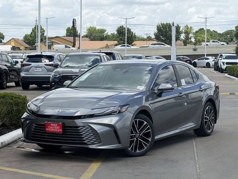 Used 2026 Toyota Camry XLE FWD image 2