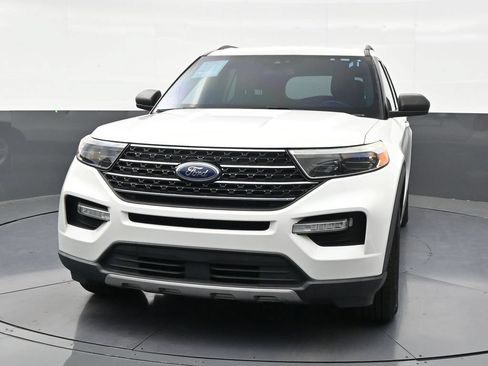 Used 2020 Ford Explorer XLT w/ Equipment Group 202A RWD image 8