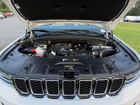 Used 2025 Jeep Grand Cherokee Limited w/ Trailer Tow Package AWD/4WD image 33