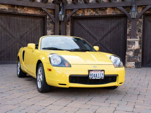 Used 2001 Toyota MR2 Spyder image 13
