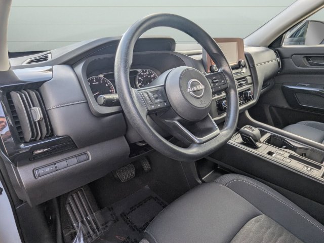 Certified 2025 Nissan Pathfinder S FWD image 11