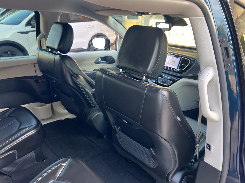 Used 2024 Chrysler Pacifica Touring-L FWD image 15