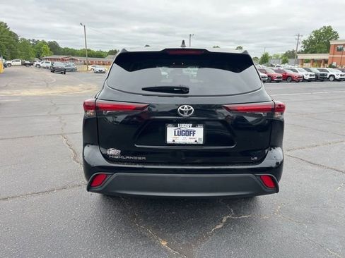 Used 2024 Toyota Highlander LE FWD image 35