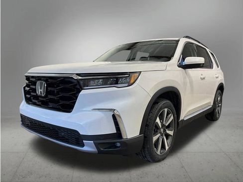 New 2025 Honda Pilot Touring image 1