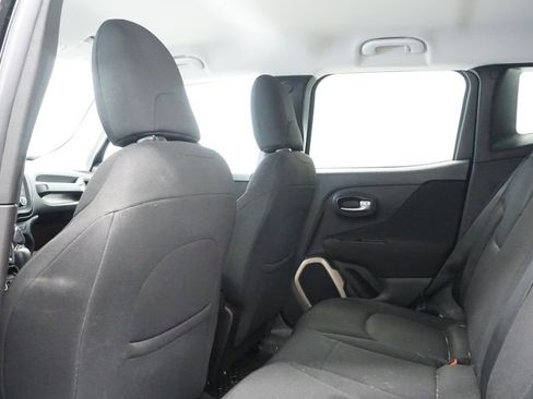 Used 2017 Jeep Renegade Latitude w/ Cold Weather Group image 22