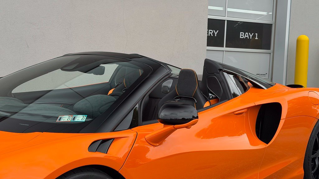 Used 2025 McLaren Artura Spider RWD image 6