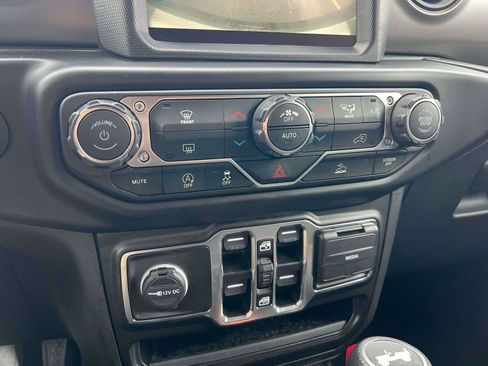 Used 2022 Jeep Wrangler Unlimited Sport image 16