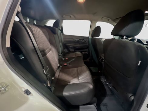 Used 2020 Nissan Rogue S FWD image 19