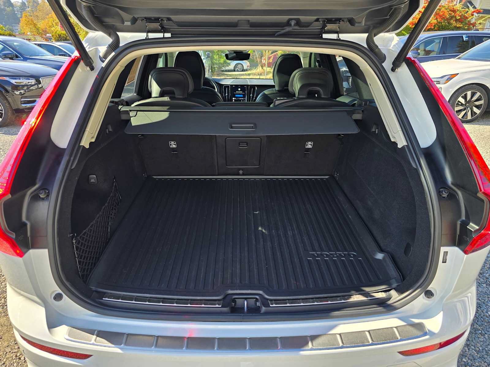 Used 2024 Volvo XC60 B5 Ultimate w/ Protection Package Premier AWD/4WD image 16