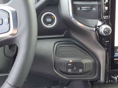 New 2026 RAM 2500 Laramie AWD/4WD image 9