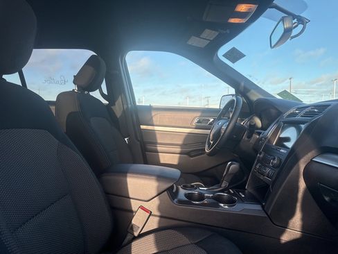 Used 2019 Ford Explorer XLT w/ Equipment Group 201A image 11