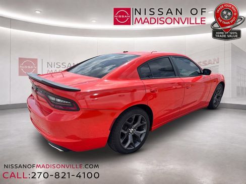Used 2022 Dodge Charger SXT RWD image 2