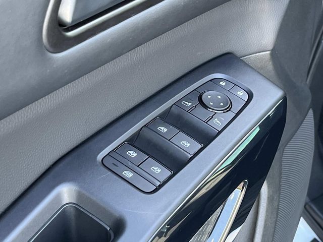 Used 2025 Nissan Pathfinder SV FWD image 28