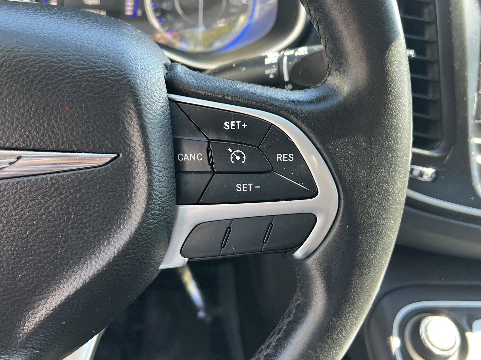 Used 2015 Chrysler 200 Limited w/ Convenience Group FWD image 31