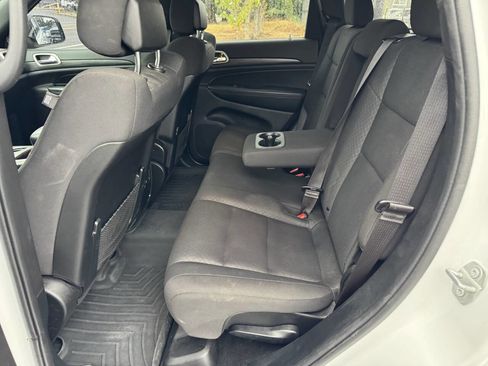 Used 2020 Jeep Grand Cherokee Laredo image 7