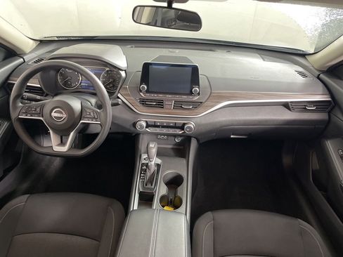 Used 2025 Nissan Altima 2.5 SV image 15