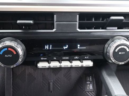 Used 2025 Toyota Tacoma TRD Sport image 21