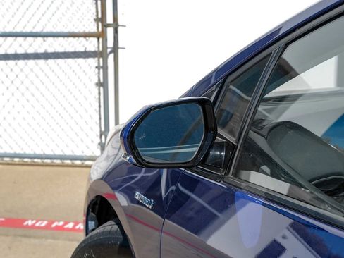 Used 2017 Toyota Prius Four image 39