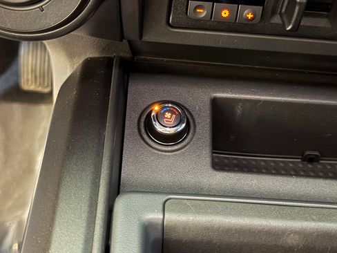 Used 2024 Nissan Titan PRO-4X w/ Pro-4x Convenience Package AWD/4WD image 17