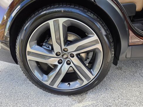 New 2026 Land Rover Discovery Limited Edition image 14