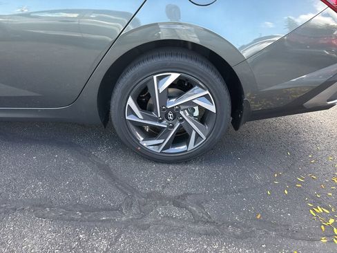 New 2025 Hyundai Elantra SEL image 12