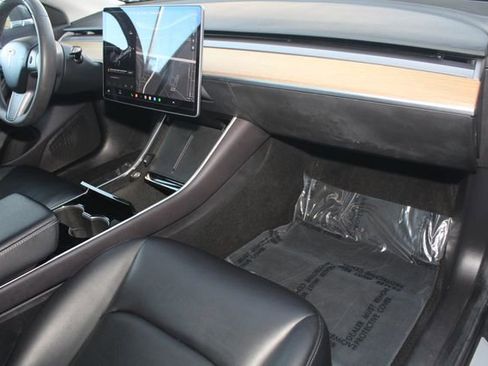 Used 2019 Tesla Model 3 Standard Range Plus image 26