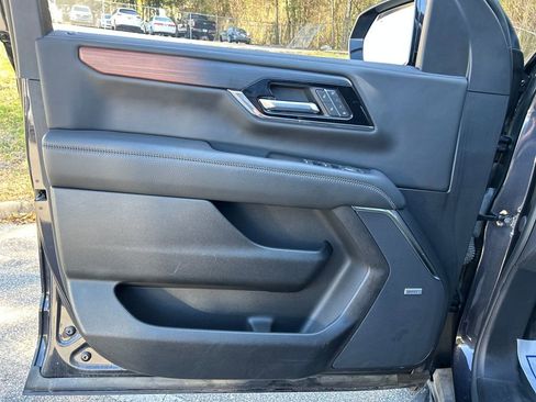 Used 2025 GMC Yukon XL Denali image 9