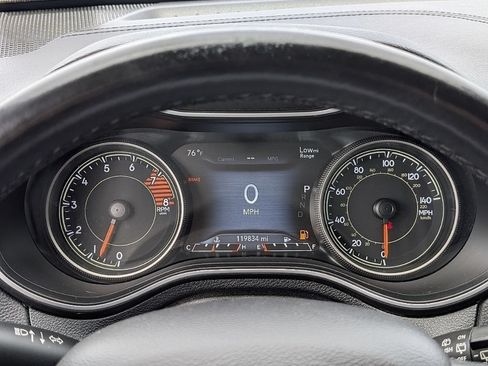 Used 2019 Jeep Cherokee Limited AWD/4WD image 35